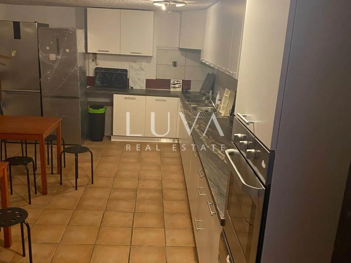 Sigečica, large 4-story house for sale, investment opportunity