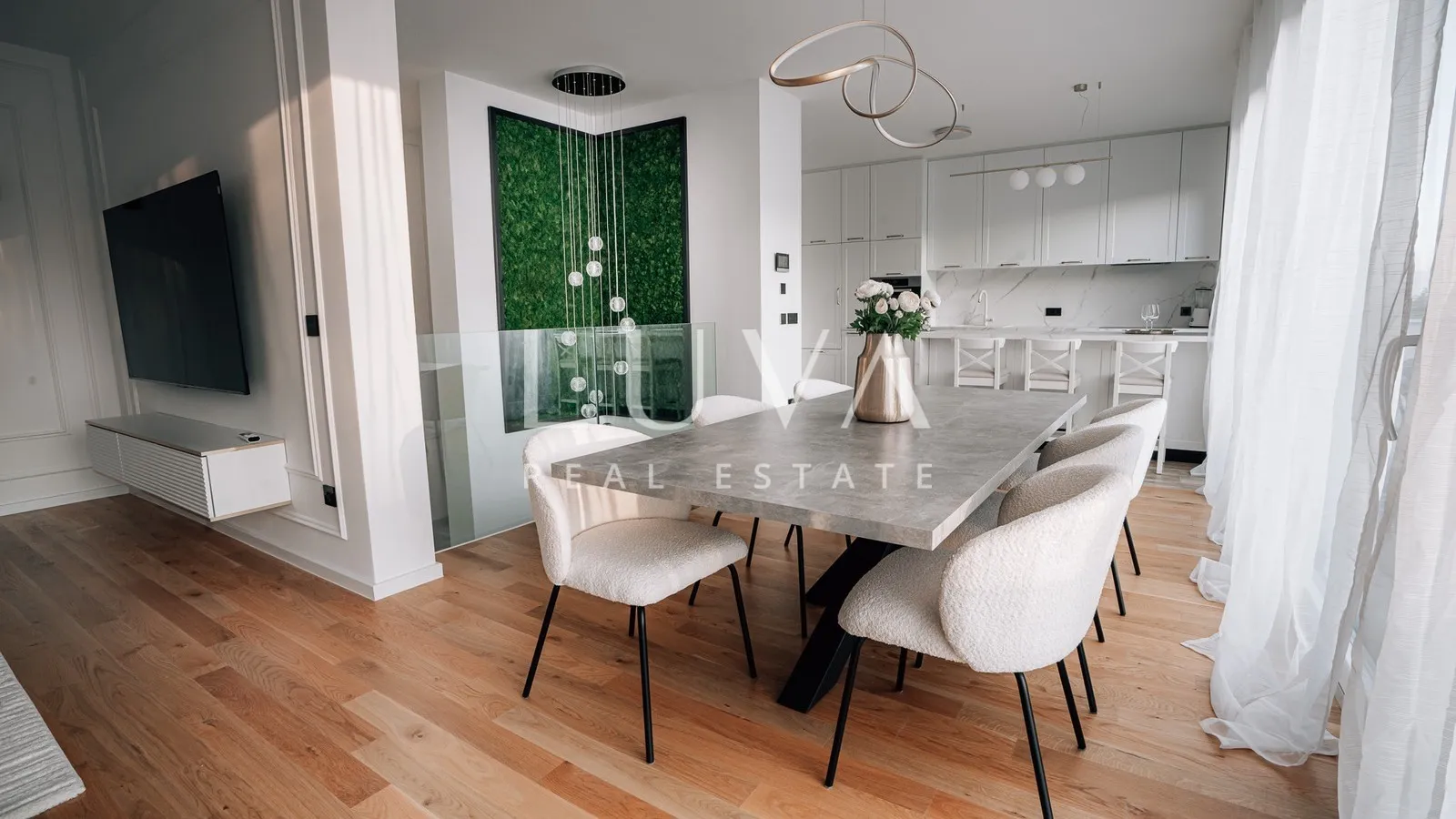 Remete, luksuzan 4s penthouse 165m2 + 2VPM za najam