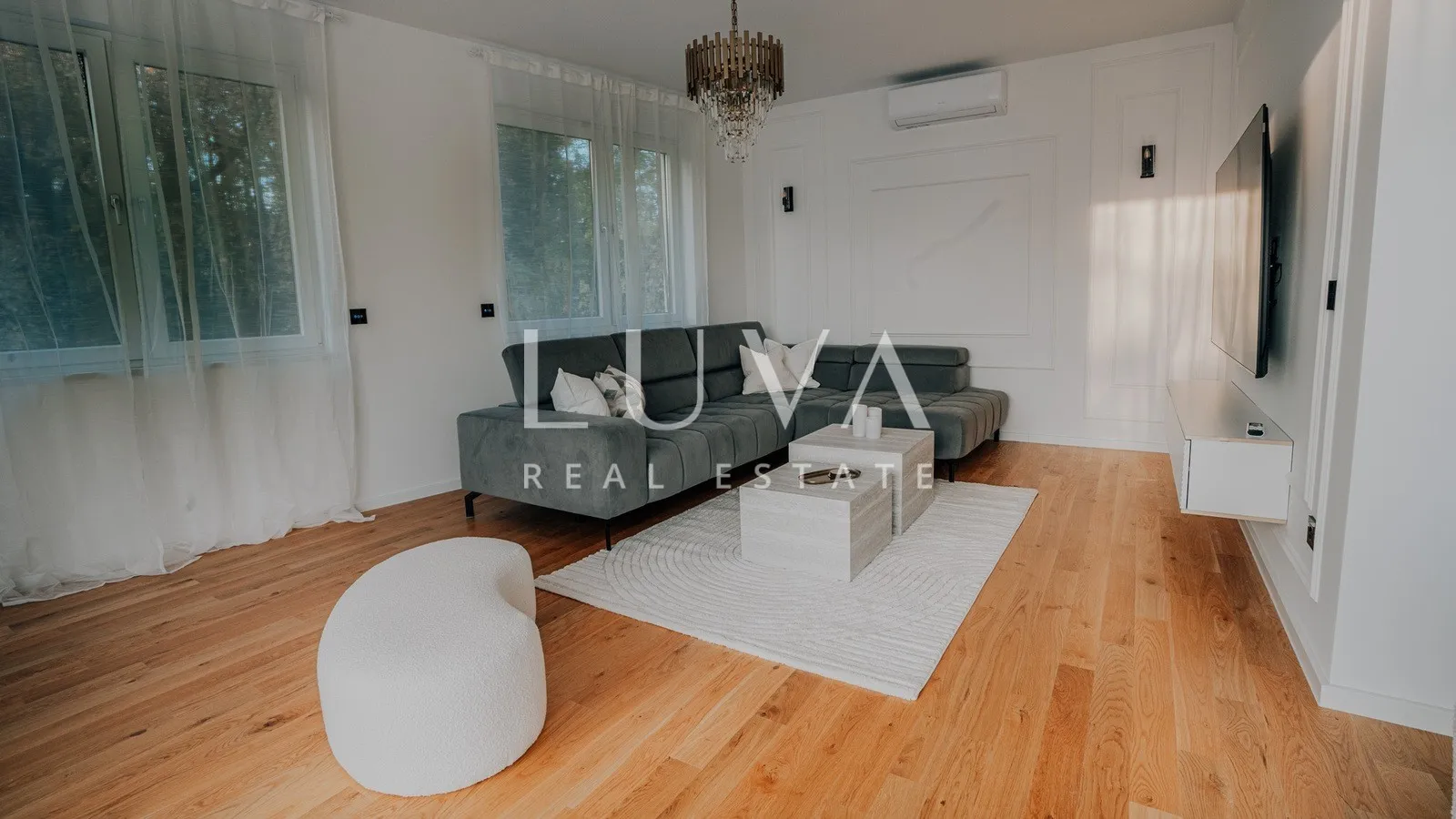 Remete, luksuzan 4s penthouse 165m2 + 2VPM za najam