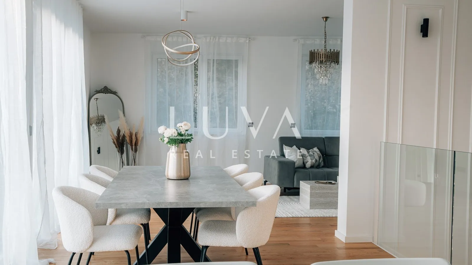 Remete, luksuzan 4s penthouse 165m2 + 2VPM za najam
