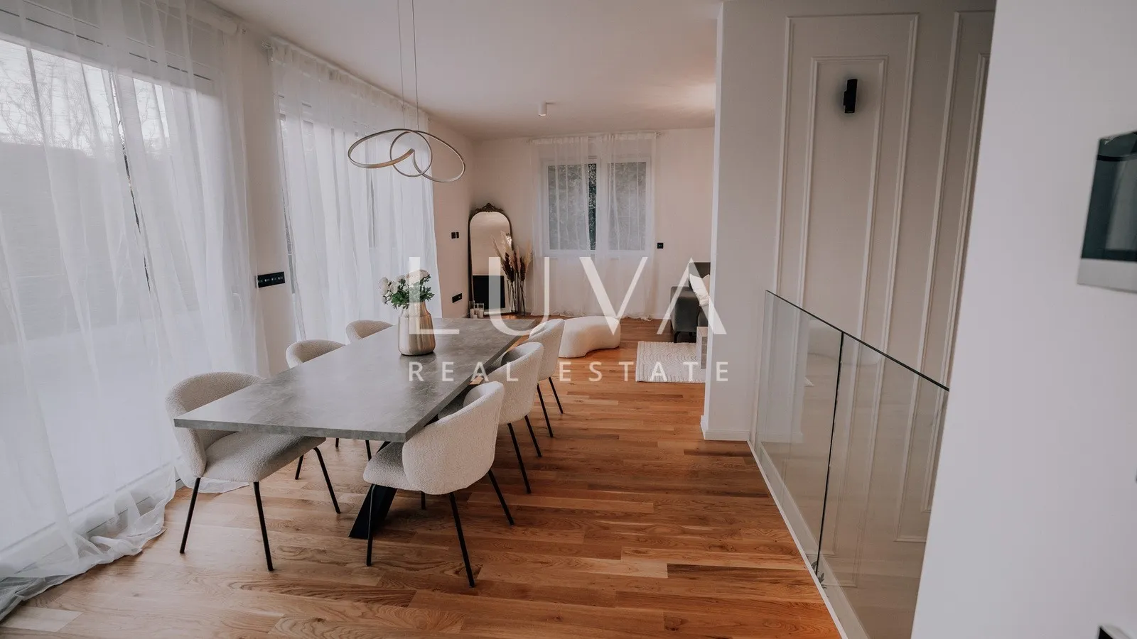 Remete, luksuzan 4s penthouse 165m2 + 2VPM za najam