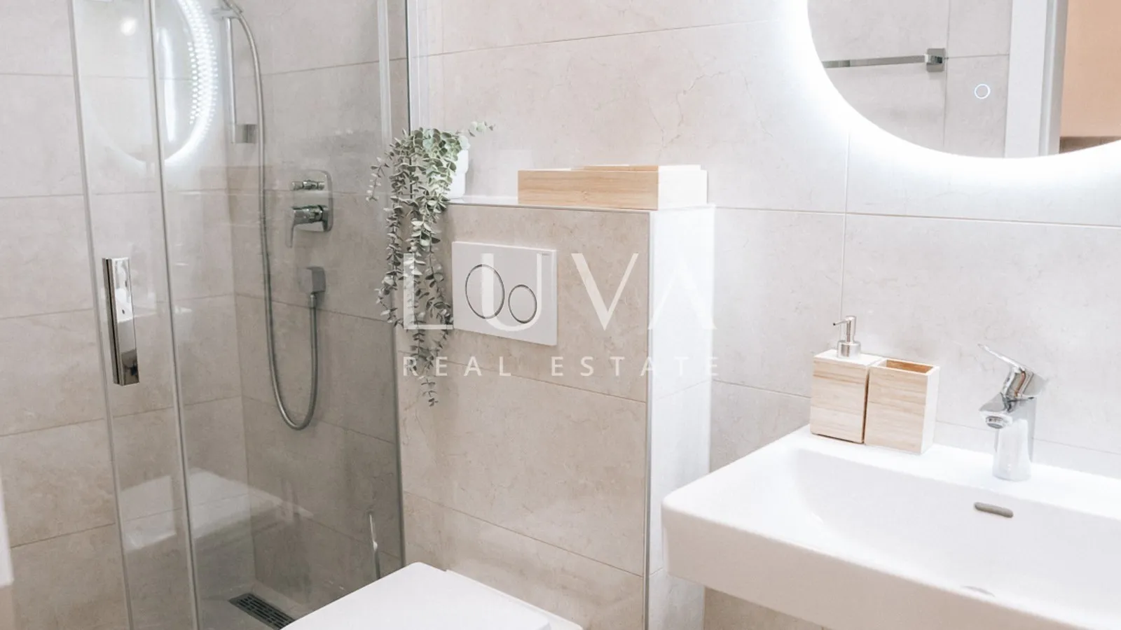 Remete, luksuzan 4s penthouse 165m2 + 2VPM za najam