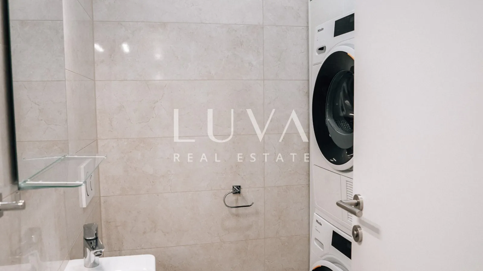 Remete, luksuzan 4s penthouse 165m2 + 2VPM za najam