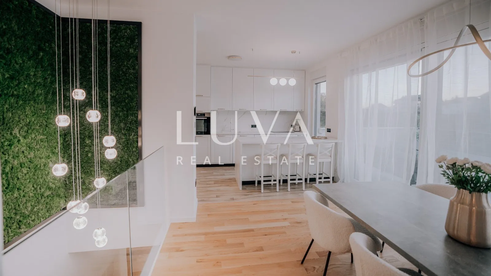 Remete, luksuzan 4s penthouse 165m2 + 2VPM za najam