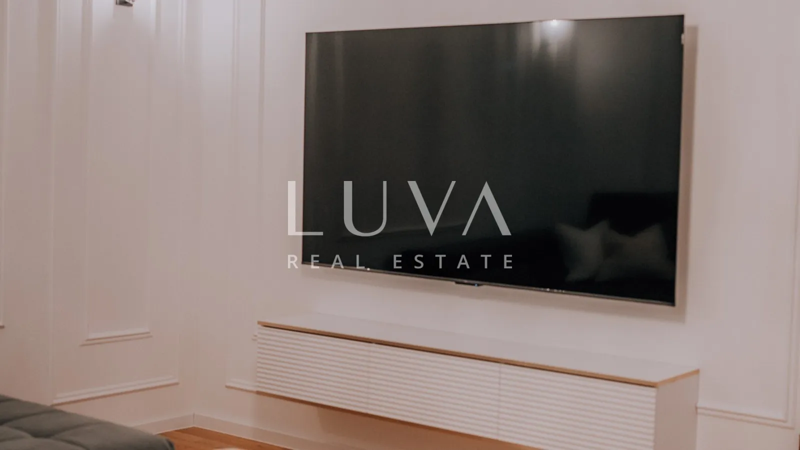 Remete, luksuzan 4s penthouse 165m2 + 2VPM za najam