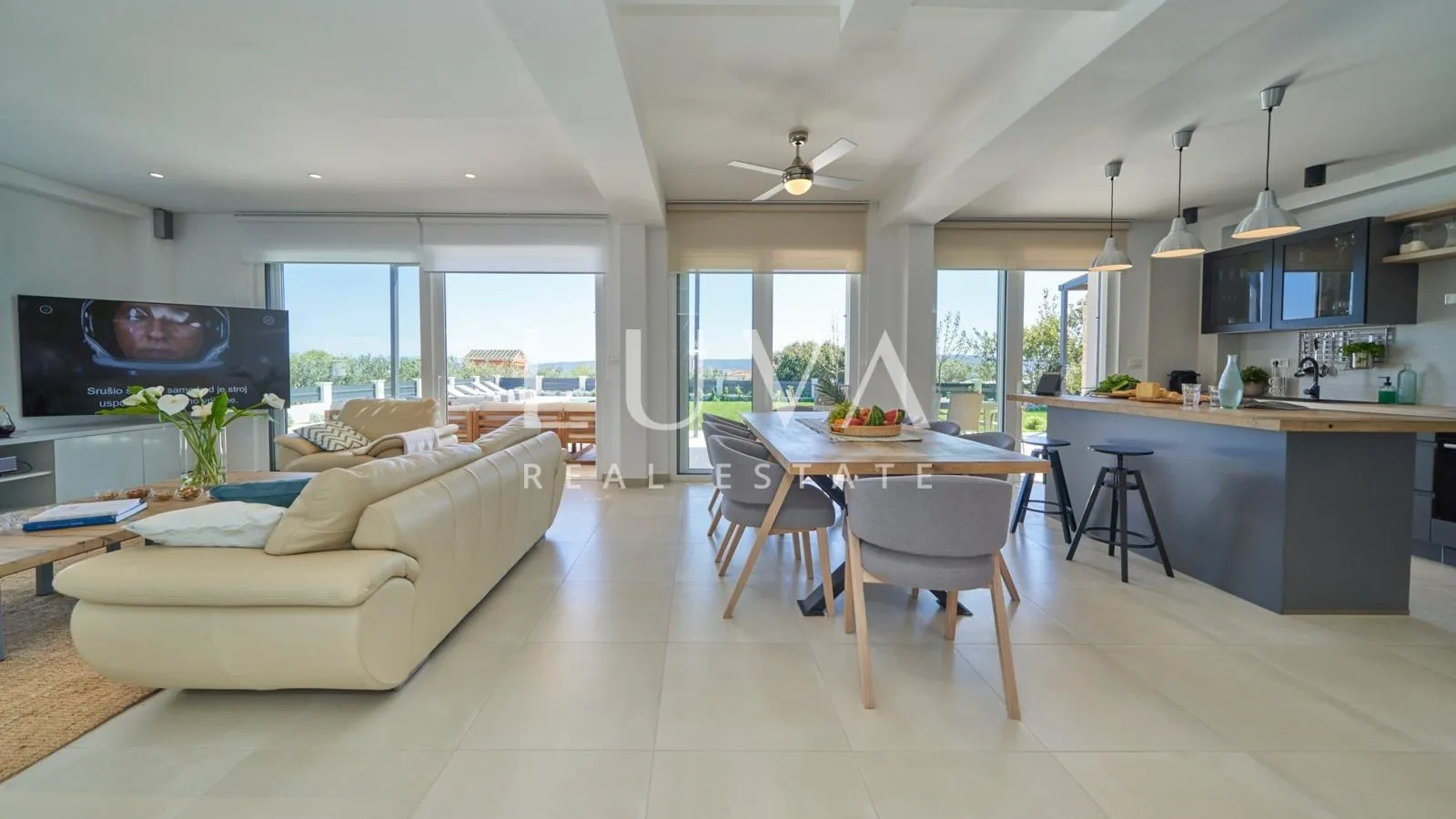 Kaštel Novi, Split, luxury house with a pool for sale