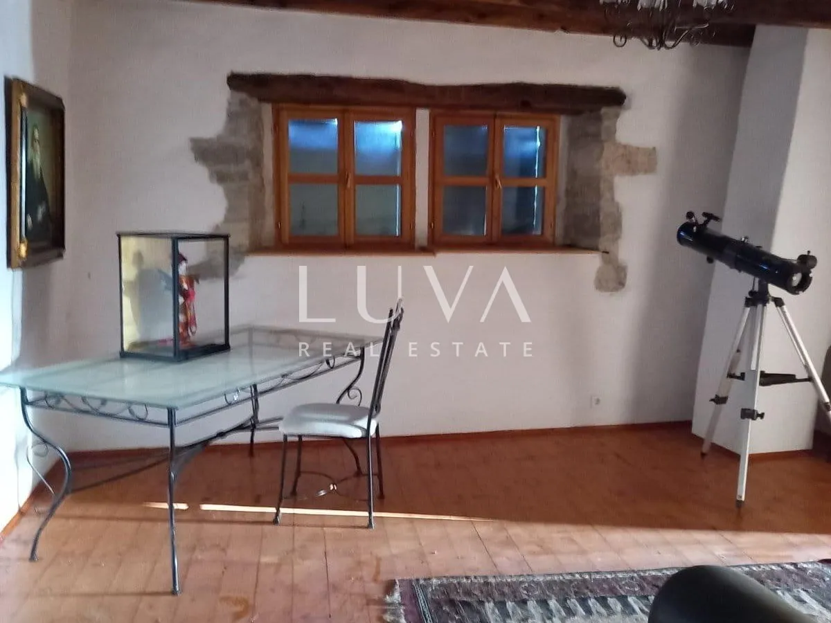 Hum, Istra, povijesna kamena kuća na prodaju, investicijska prilika