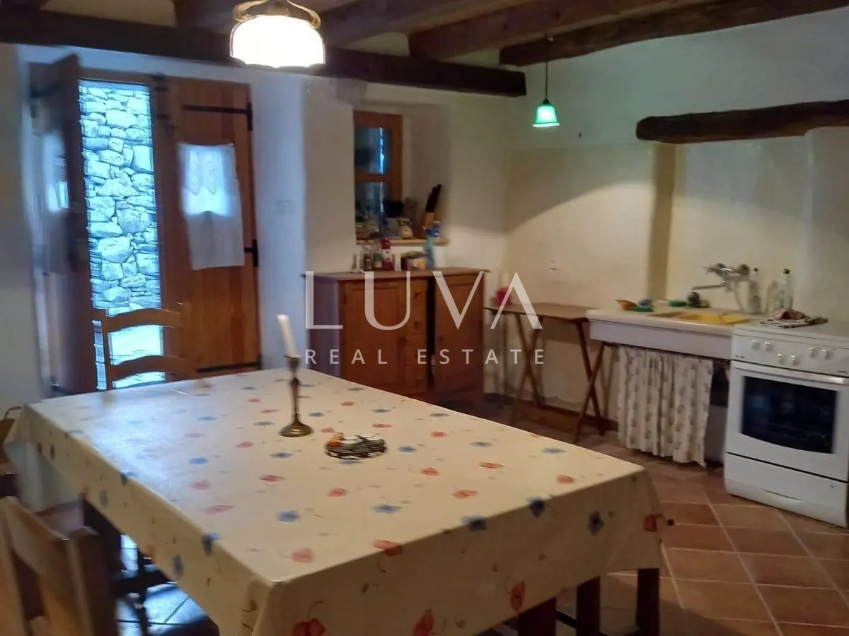 Hum, Istra, povijesna kamena kuća na prodaju, investicijska prilika
