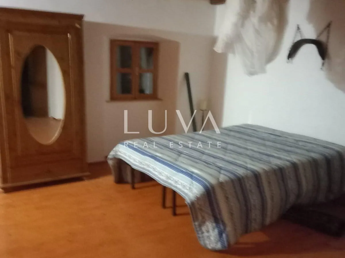 Hum, Istra, povijesna kamena kuća na prodaju, investicijska prilika