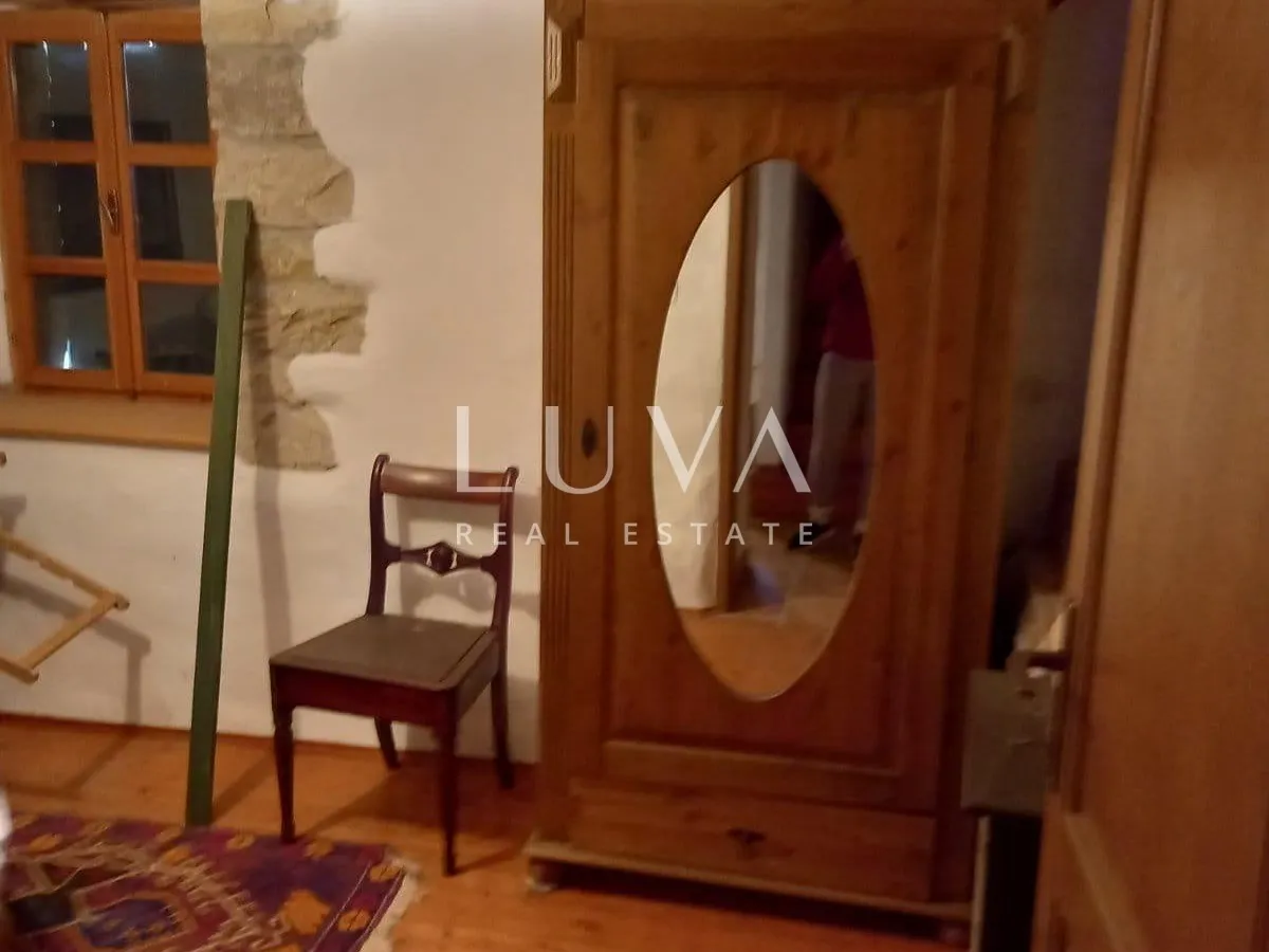 Hum, Istra, povijesna kamena kuća na prodaju, investicijska prilika