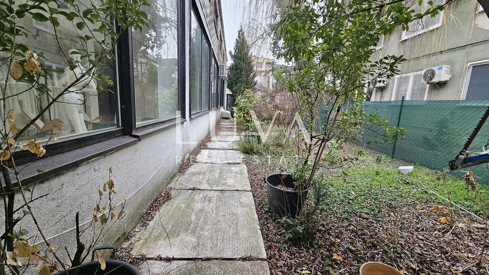 Zagreb, centar, poslovno-stambena zgrada + parking na prodaju