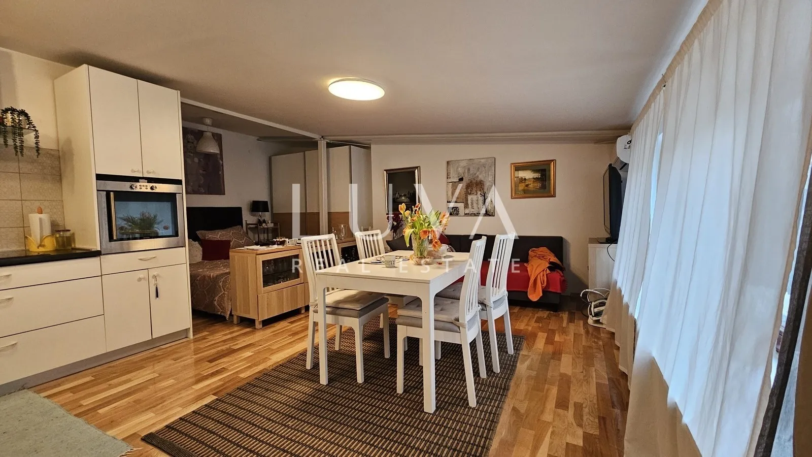 Zagreb, centar, poslovno-stambena zgrada + parking na prodaju