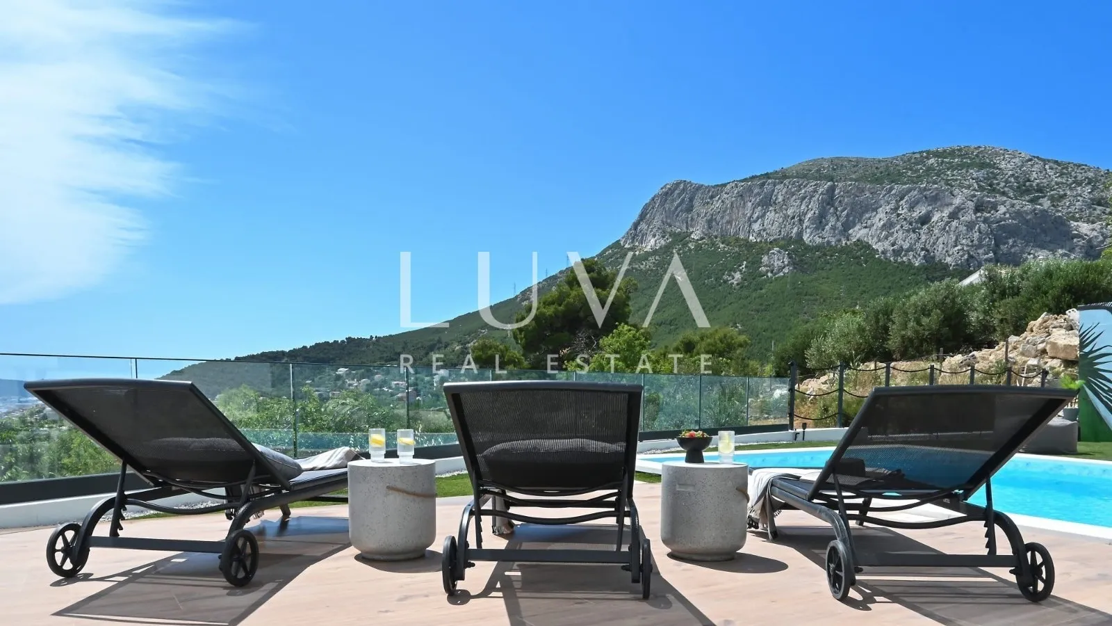 Split, Klis, luksuzna vila s bazenom i pogledom na prodaju