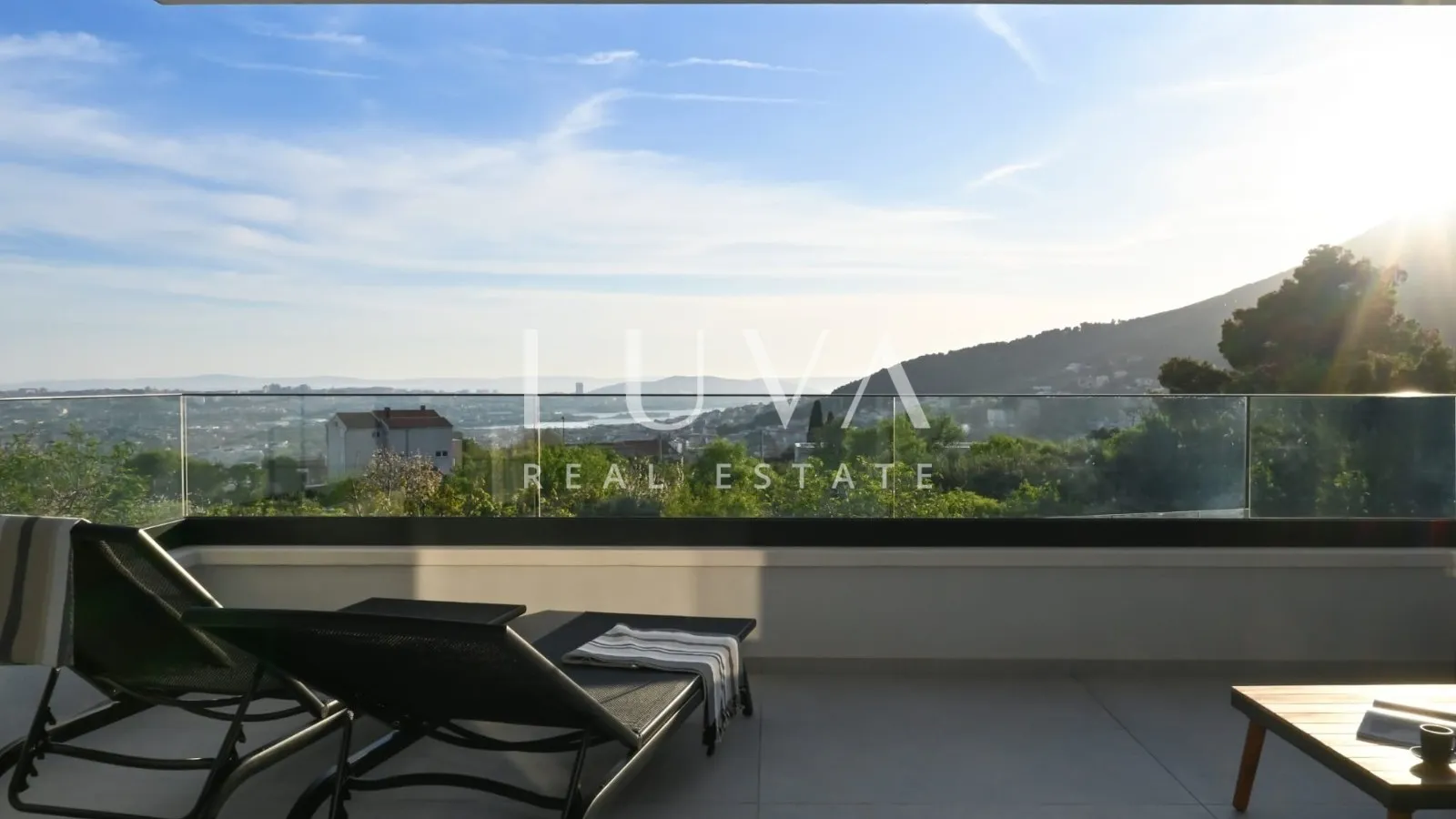 Split, Klis, luksuzna vila s bazenom i pogledom na prodaju