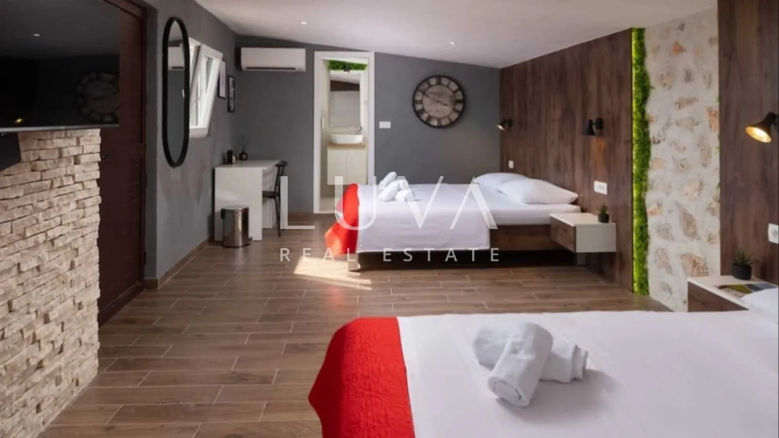 Brač, Milna, luksuzna kuća na posjedu od 10.000 m2 na prodaju