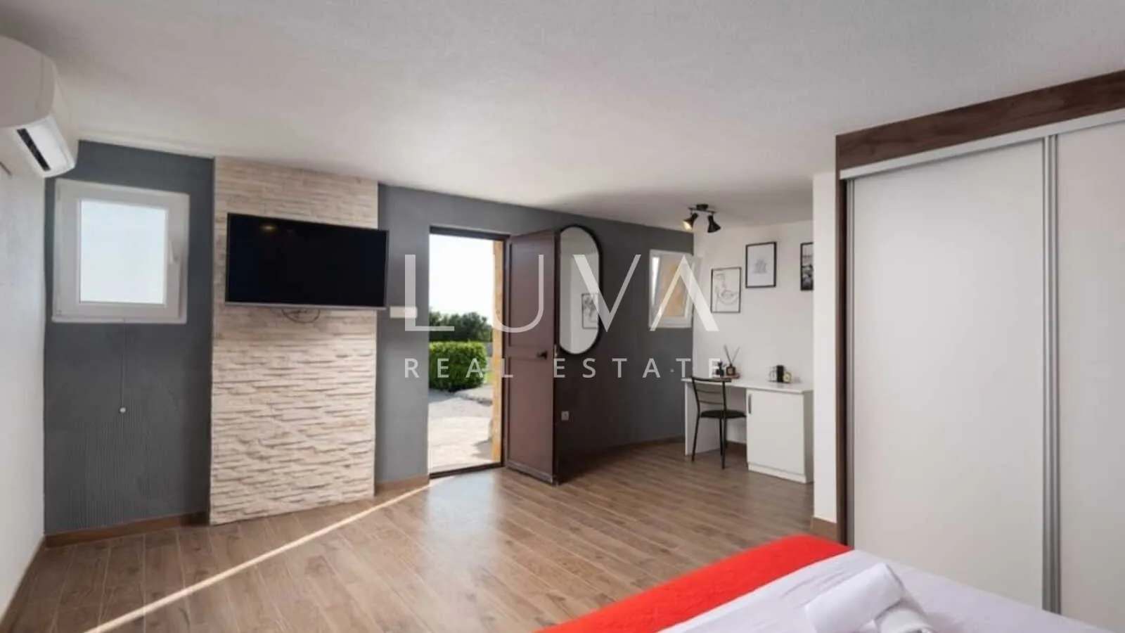 Brač, Milna, luksuzna kuća na posjedu od 10.000 m2 na prodaju