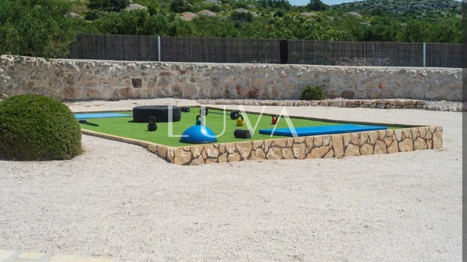 Brač, Milna, luksuzna kuća na posjedu od 10.000 m2 na prodaju