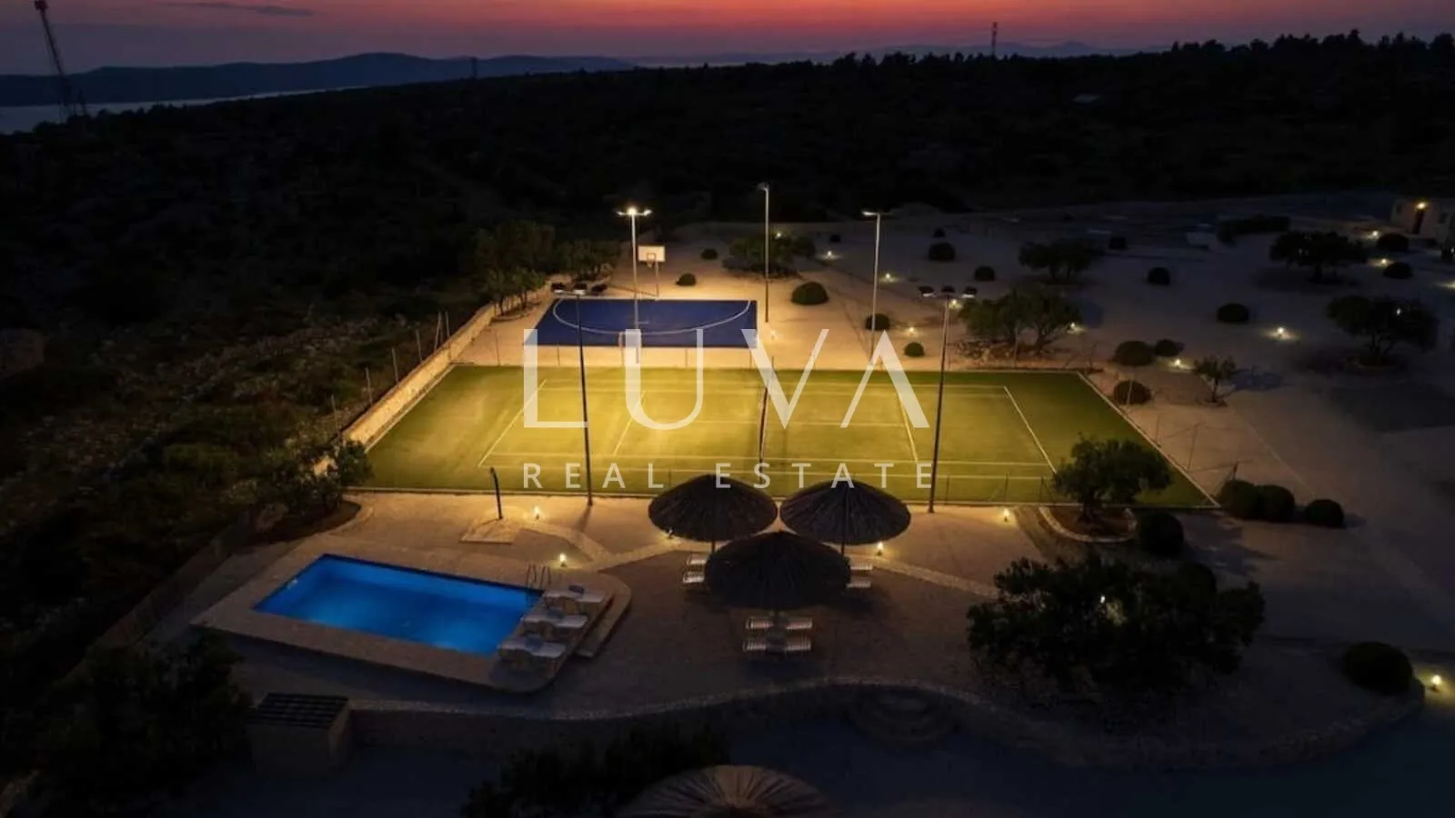 Brač, Milna, luksuzna kuća na posjedu od 10.000 m2 na prodaju