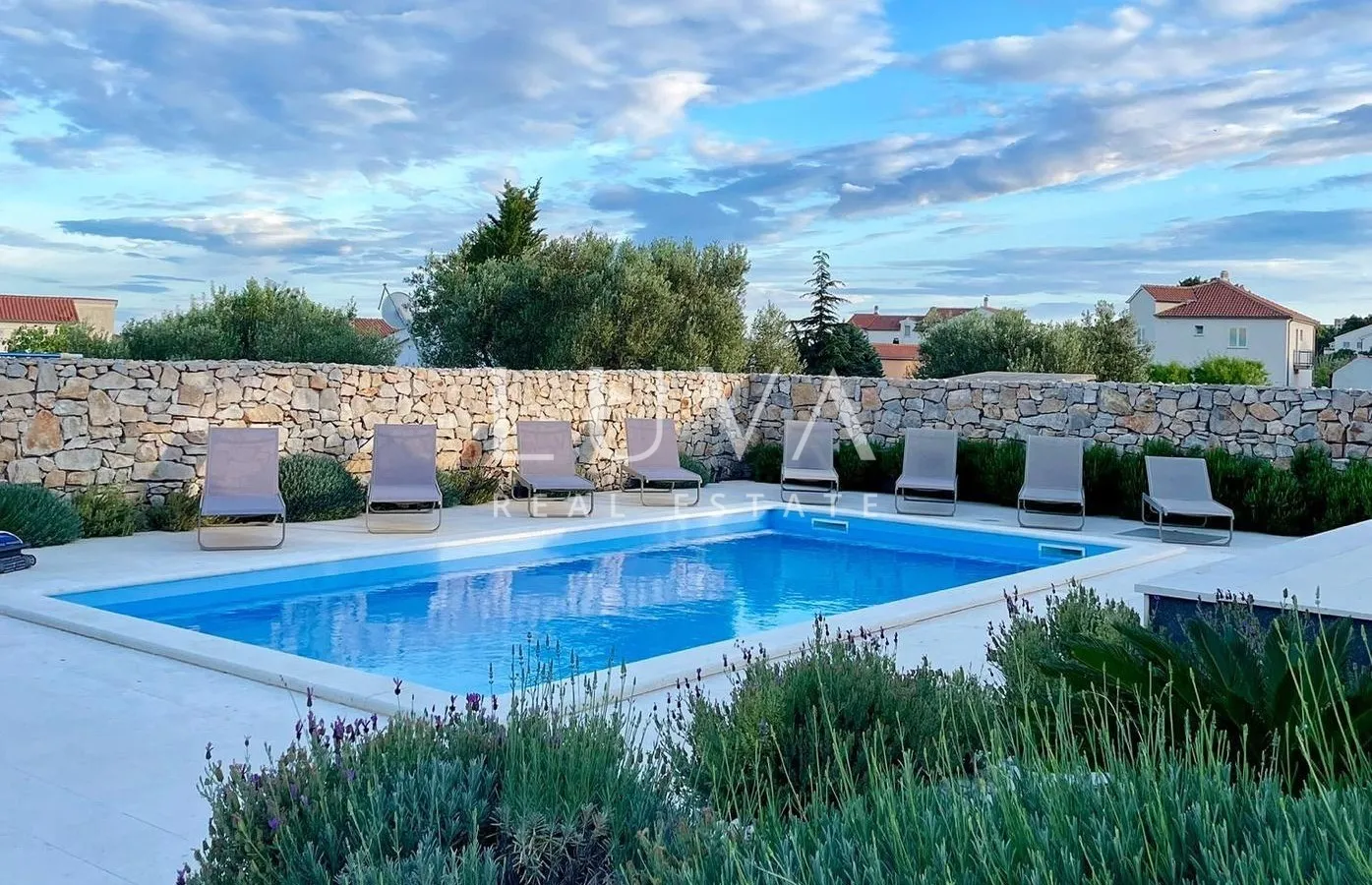 Vodice, luksuzna vila s bazenom na prodaju