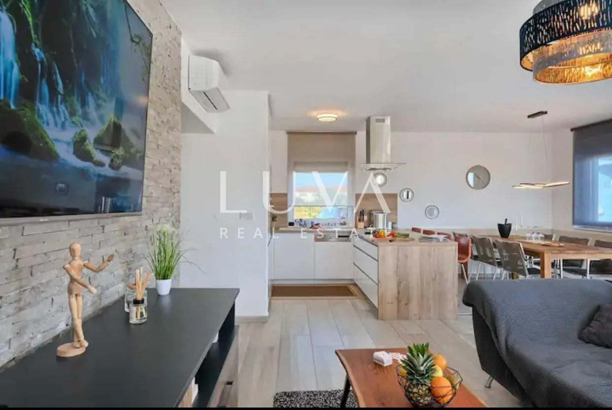 Vodice, luksuzna vila s bazenom na prodaju