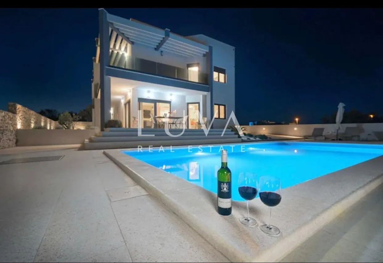 Vodice, luksuzna vila s bazenom na prodaju