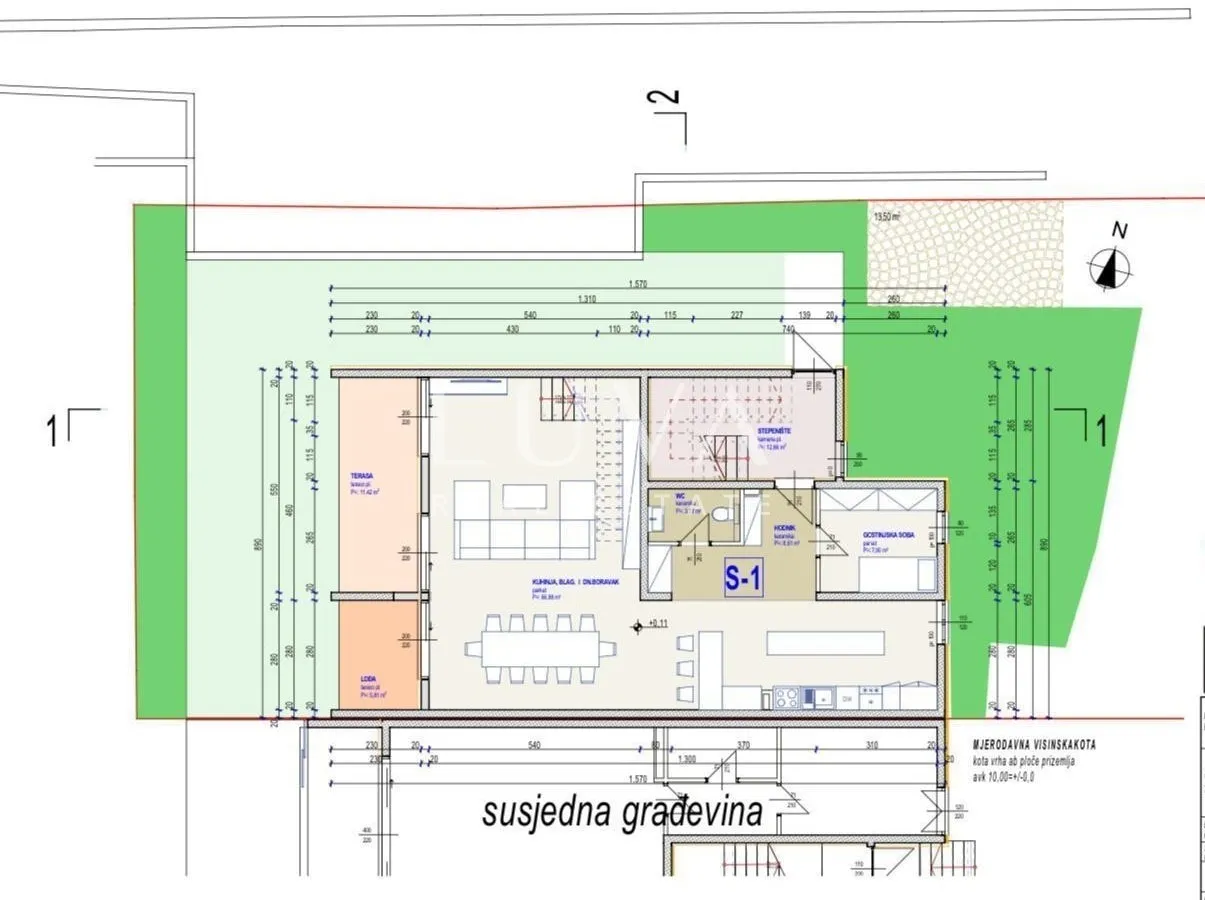 Split, Podstrana, luksuzan dvoetažan stan s velikom terasom uz more na prodaju