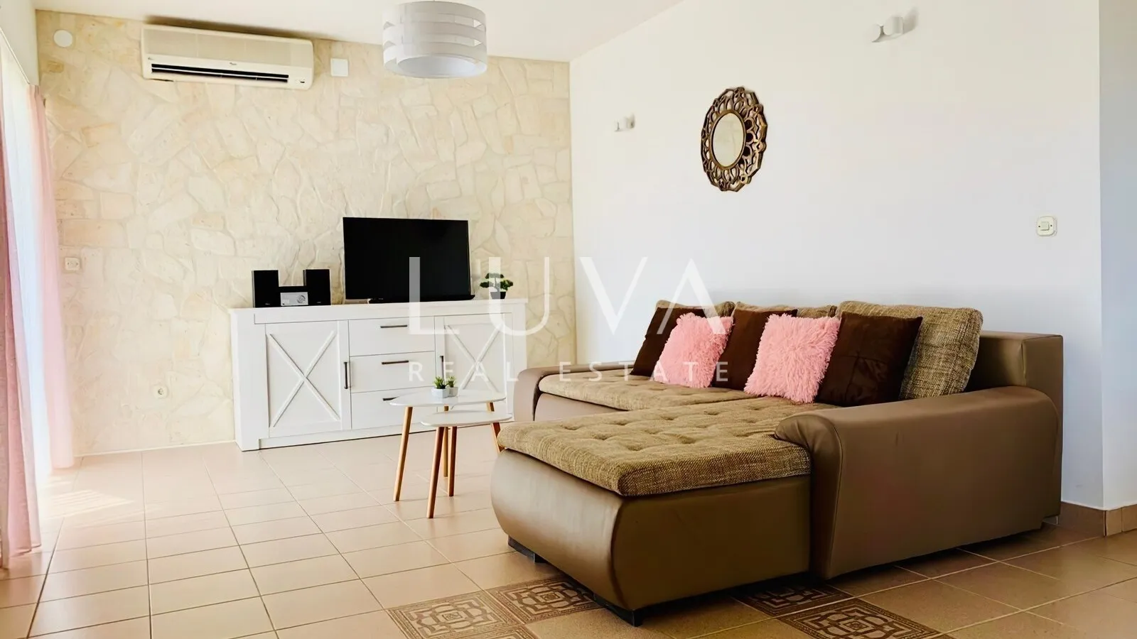 Privlaka, apartmanska kuća s bazenom na prodaju