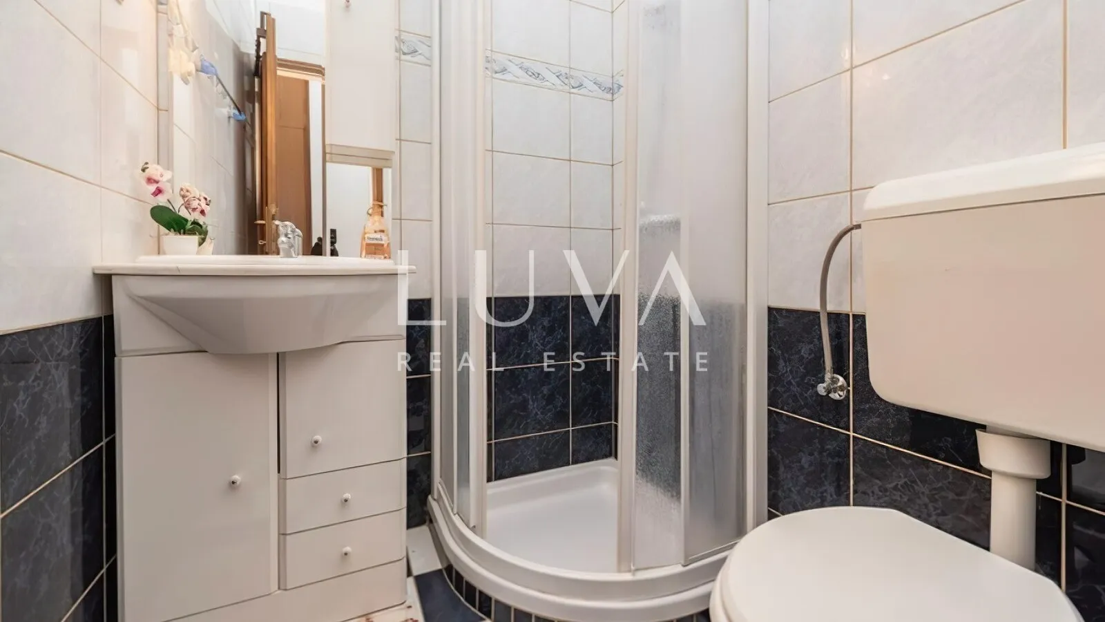 Privlaka, apartmanska kuća s bazenom na prodaju