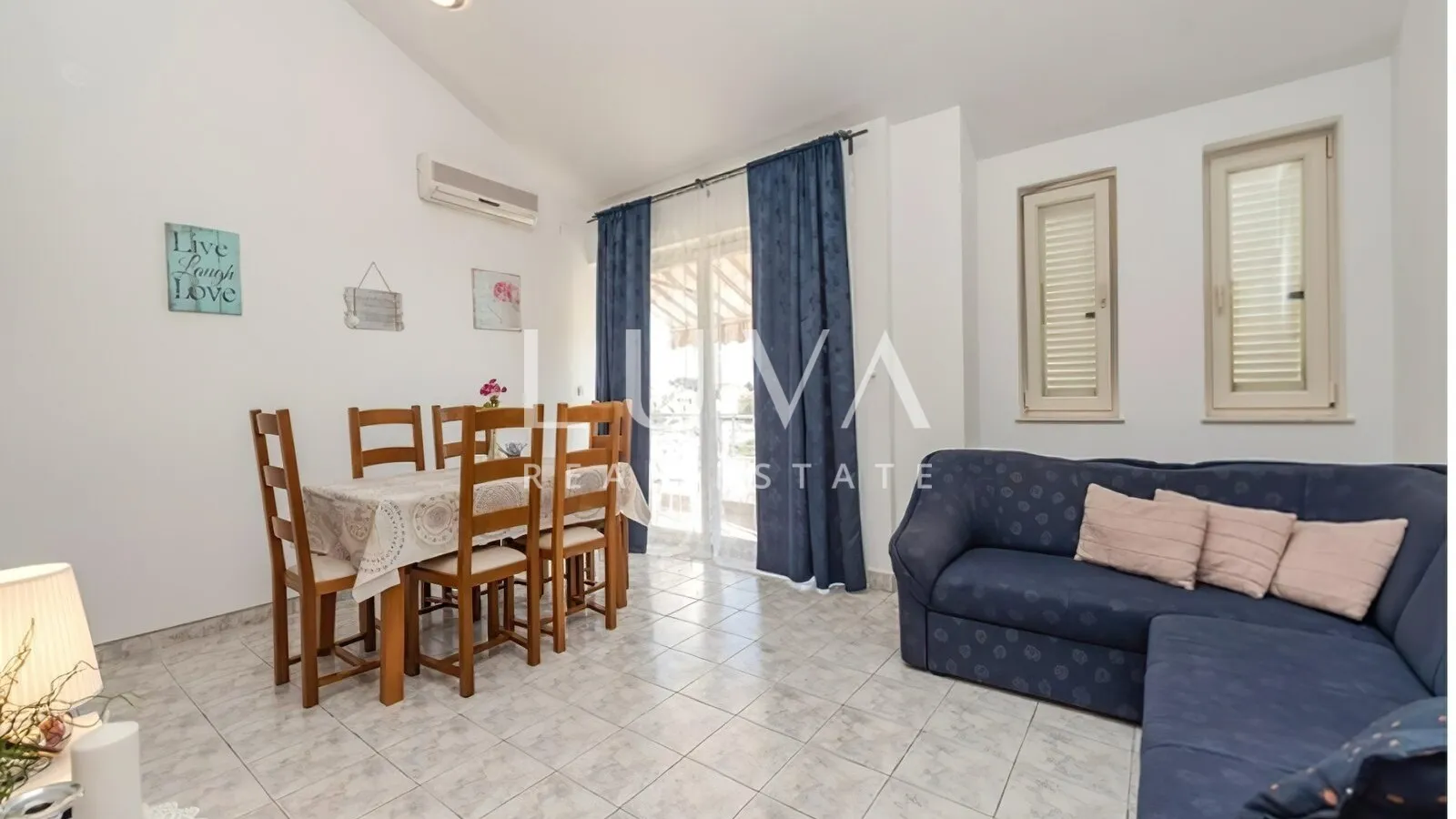 Privlaka, apartmanska kuća s bazenom na prodaju