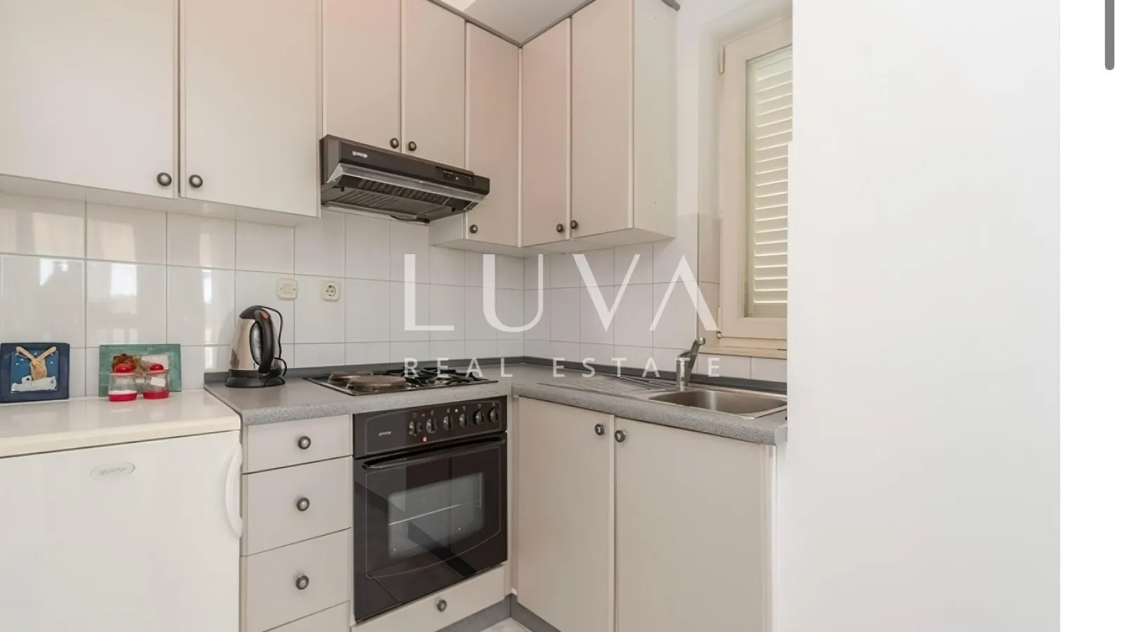 Privlaka, apartmanska kuća s bazenom na prodaju