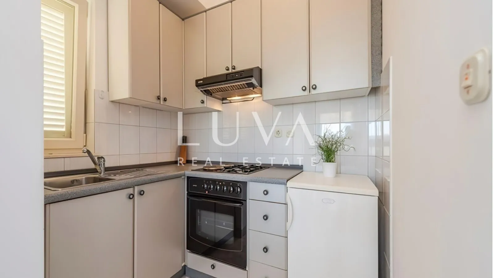 Privlaka, apartmanska kuća s bazenom na prodaju
