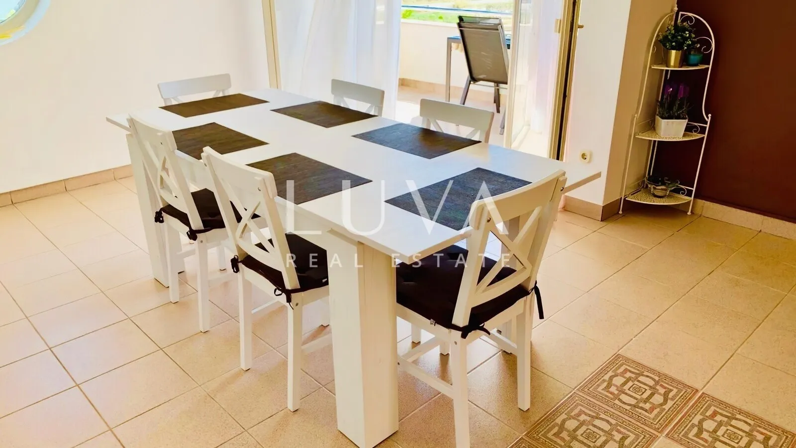 Privlaka, apartmanska kuća s bazenom na prodaju