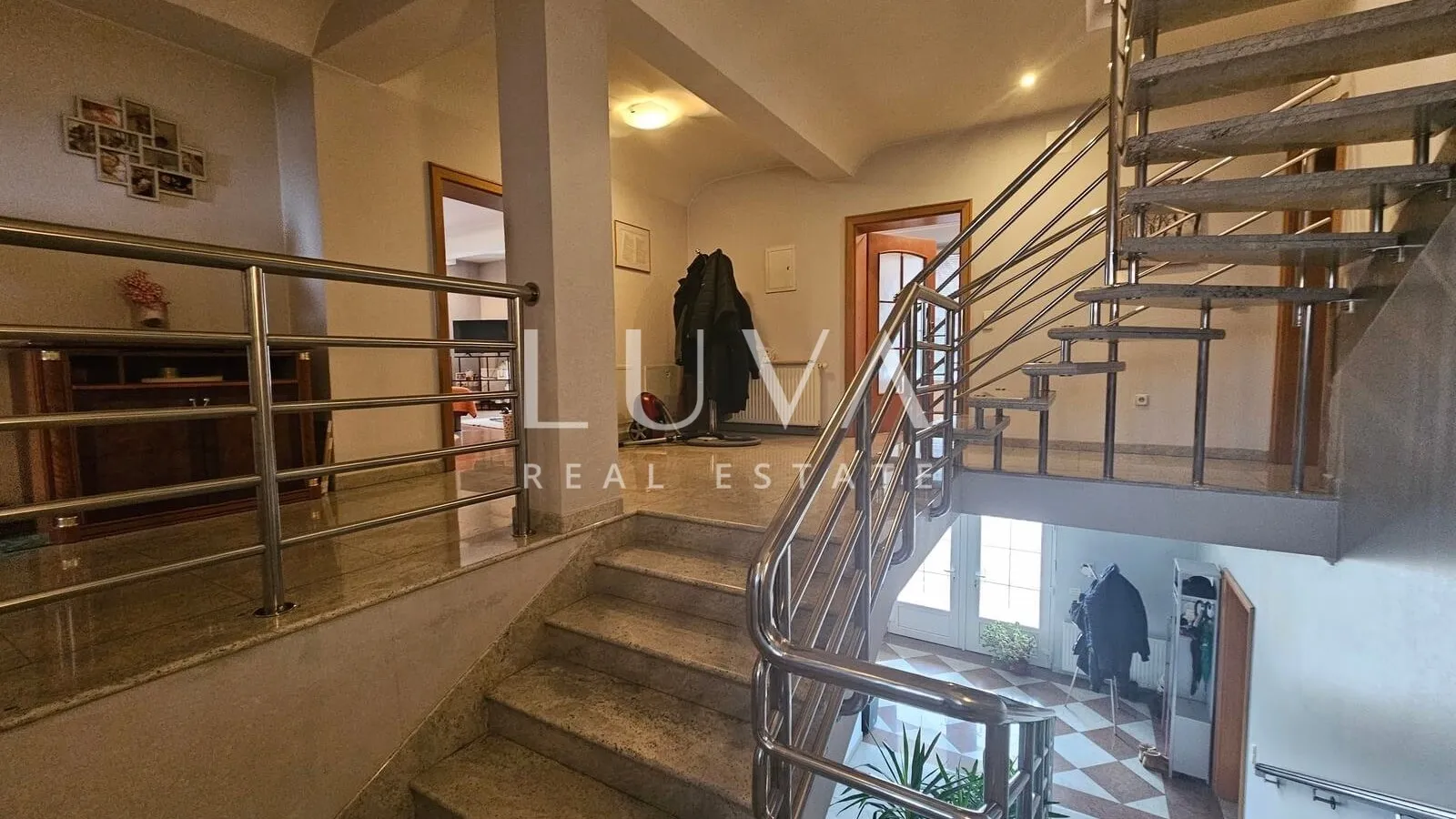 Zagreb, Ježdovec, raskošna kuća s bazenom na prodaju