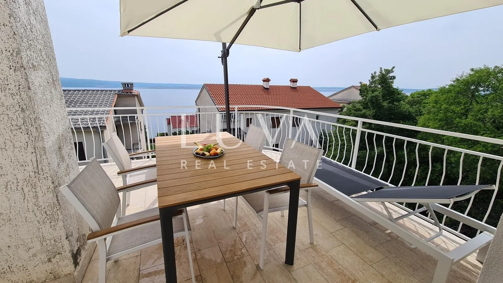 Dramalj, apartmanska kuća 300m2 na prodaju