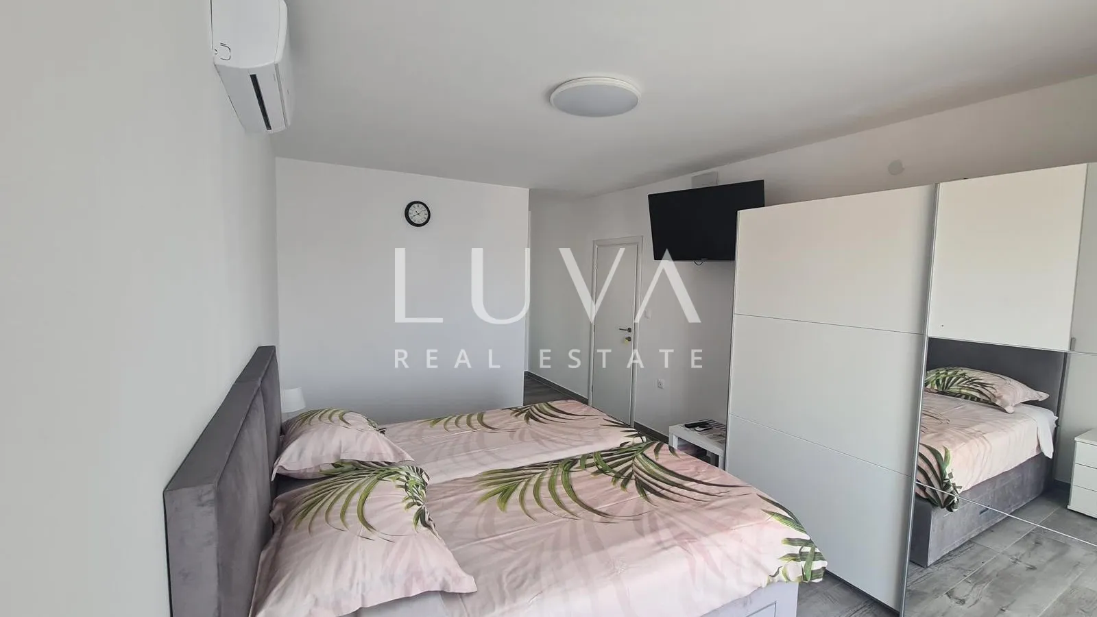 Dramalj, apartmanska kuća 300m2 na prodaju