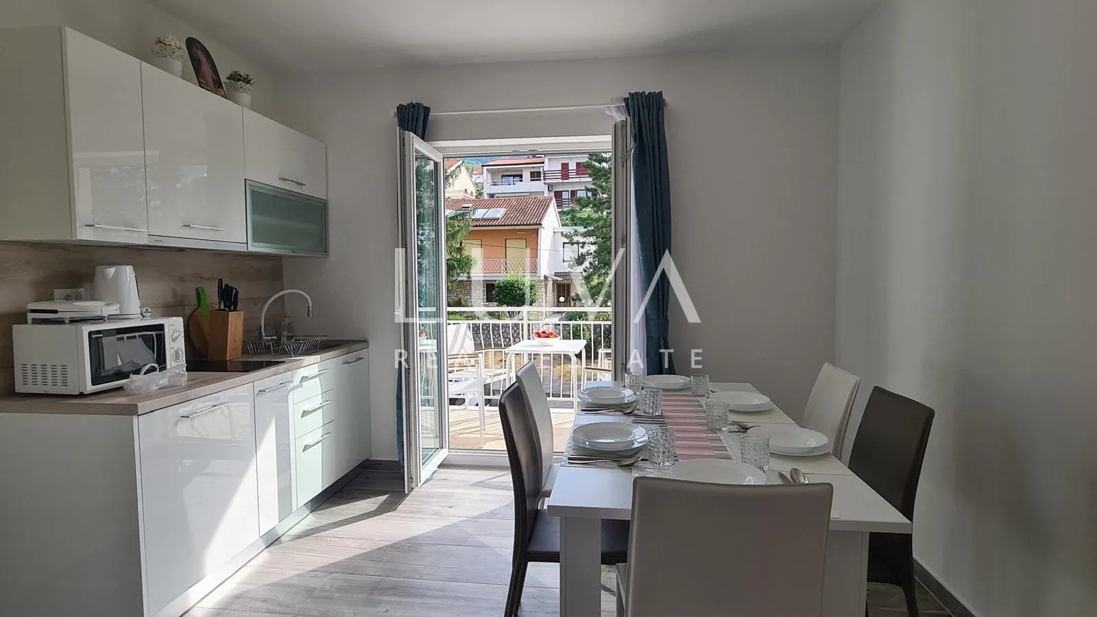 Dramalj, apartmanska kuća 300m2 na prodaju