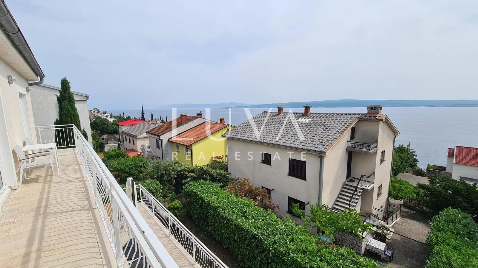 Dramalj, apartmanska kuća 300m2 na prodaju