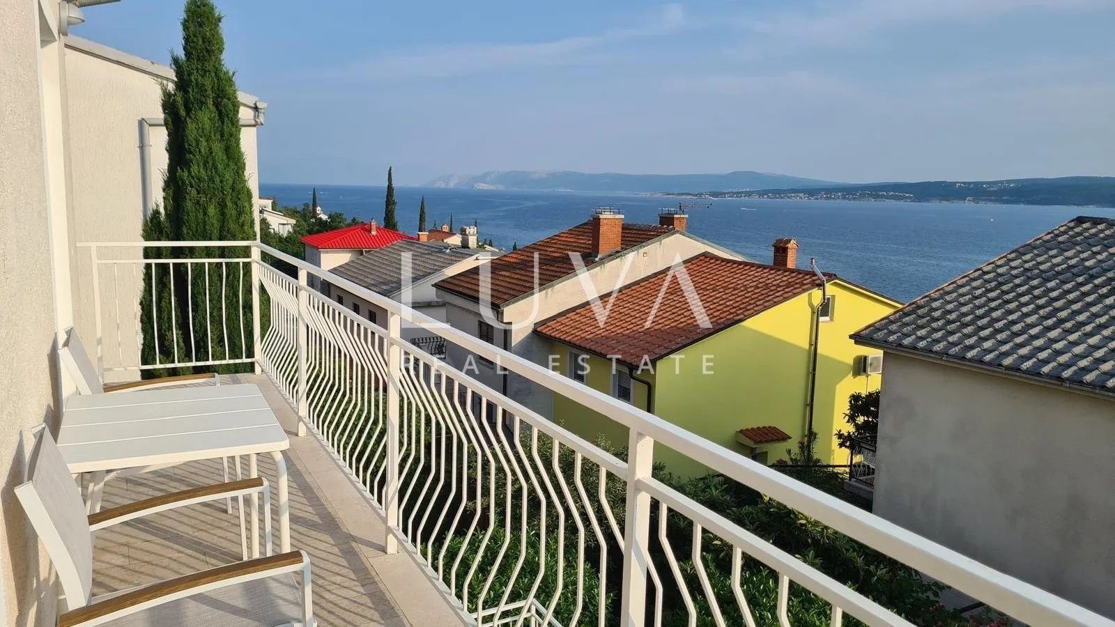 Dramalj, apartmanska kuća 300m2 na prodaju