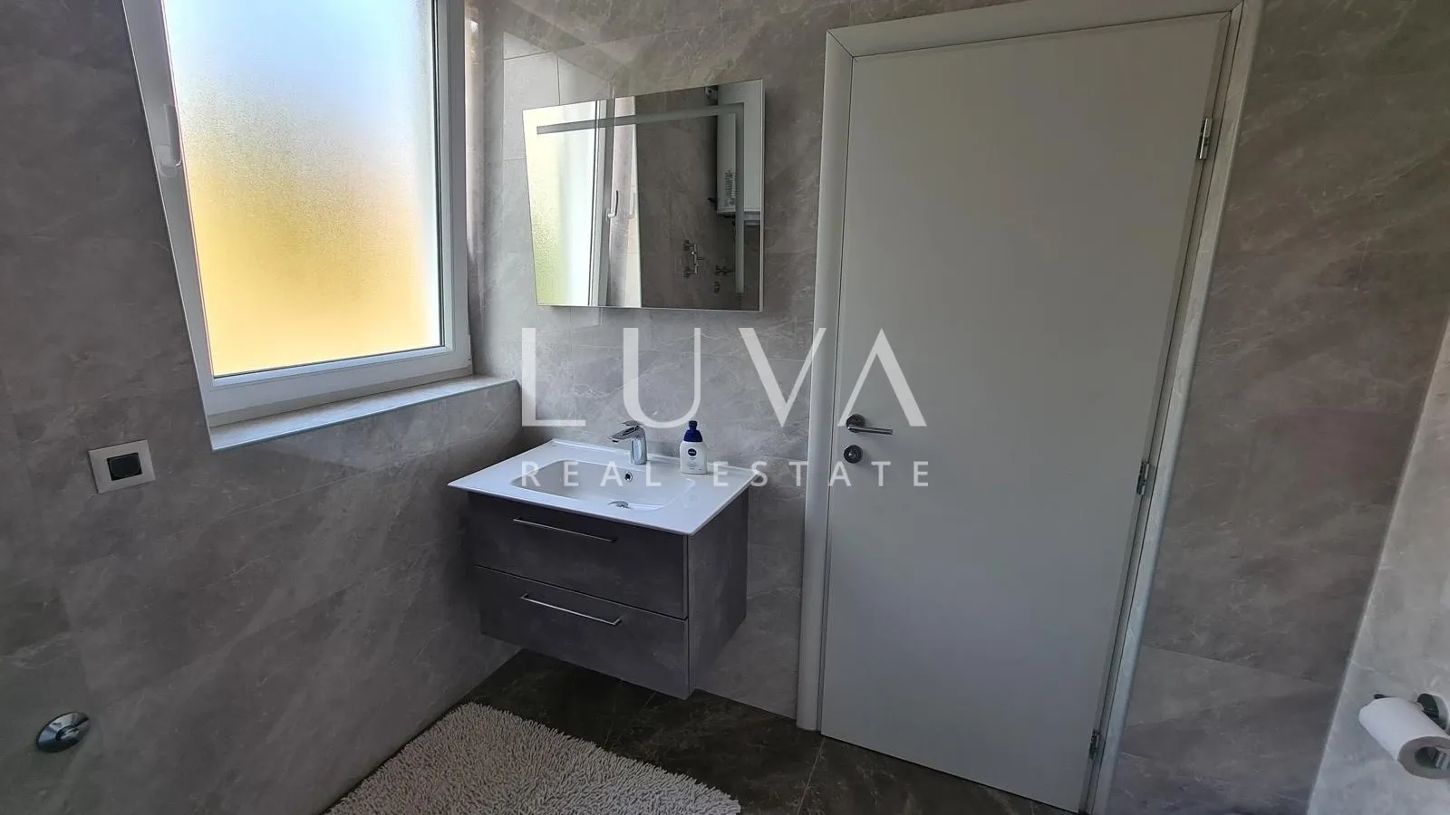 Dramalj, apartmanska kuća 300m2 na prodaju