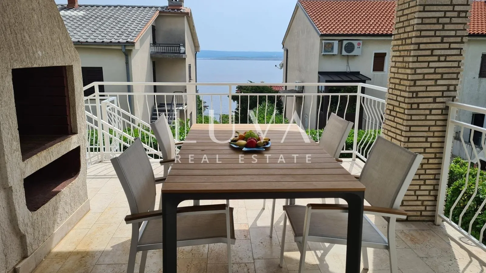 Dramalj, apartmanska kuća 300m2 na prodaju