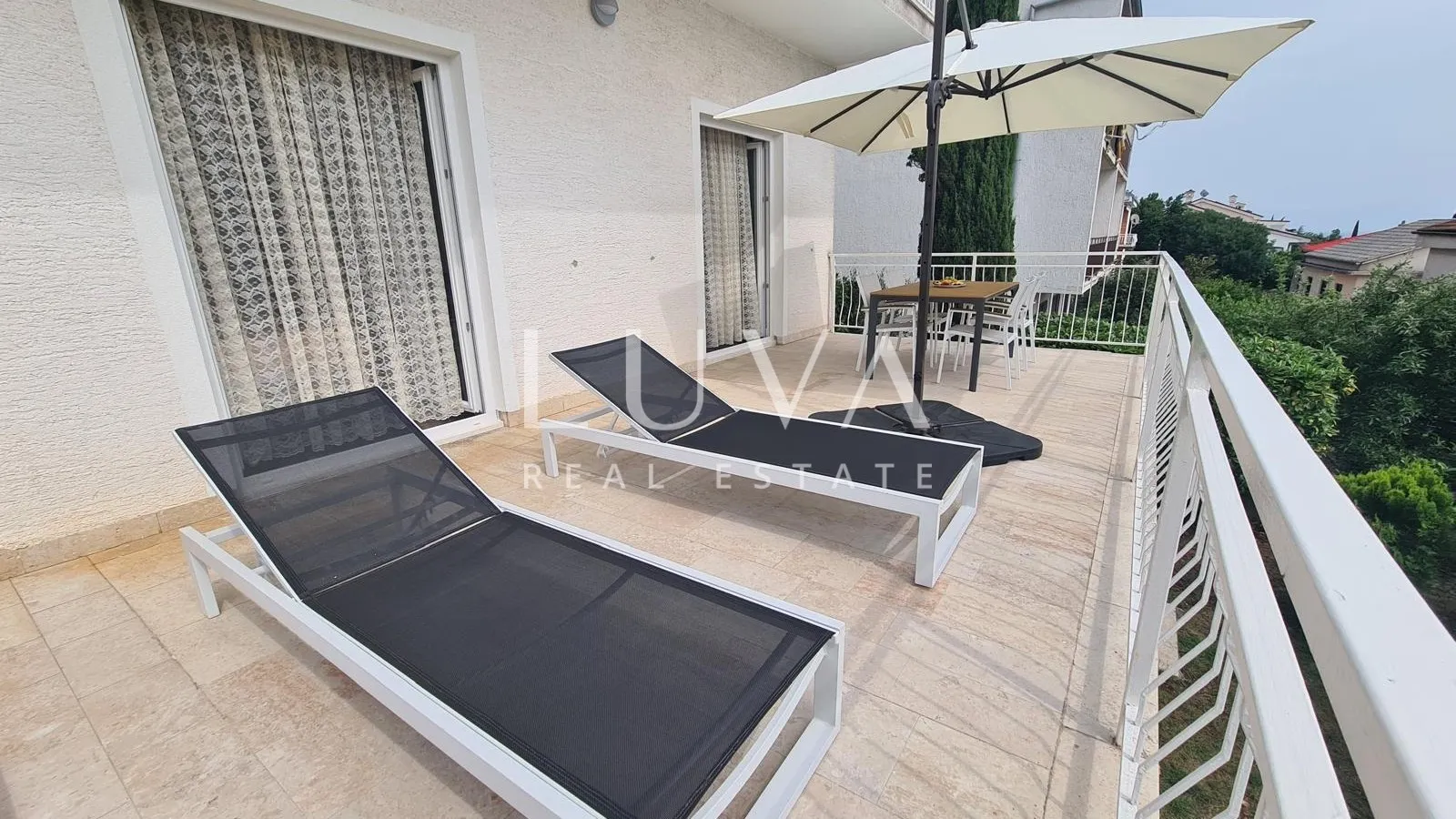 Dramalj, apartmanska kuća 300m2 na prodaju