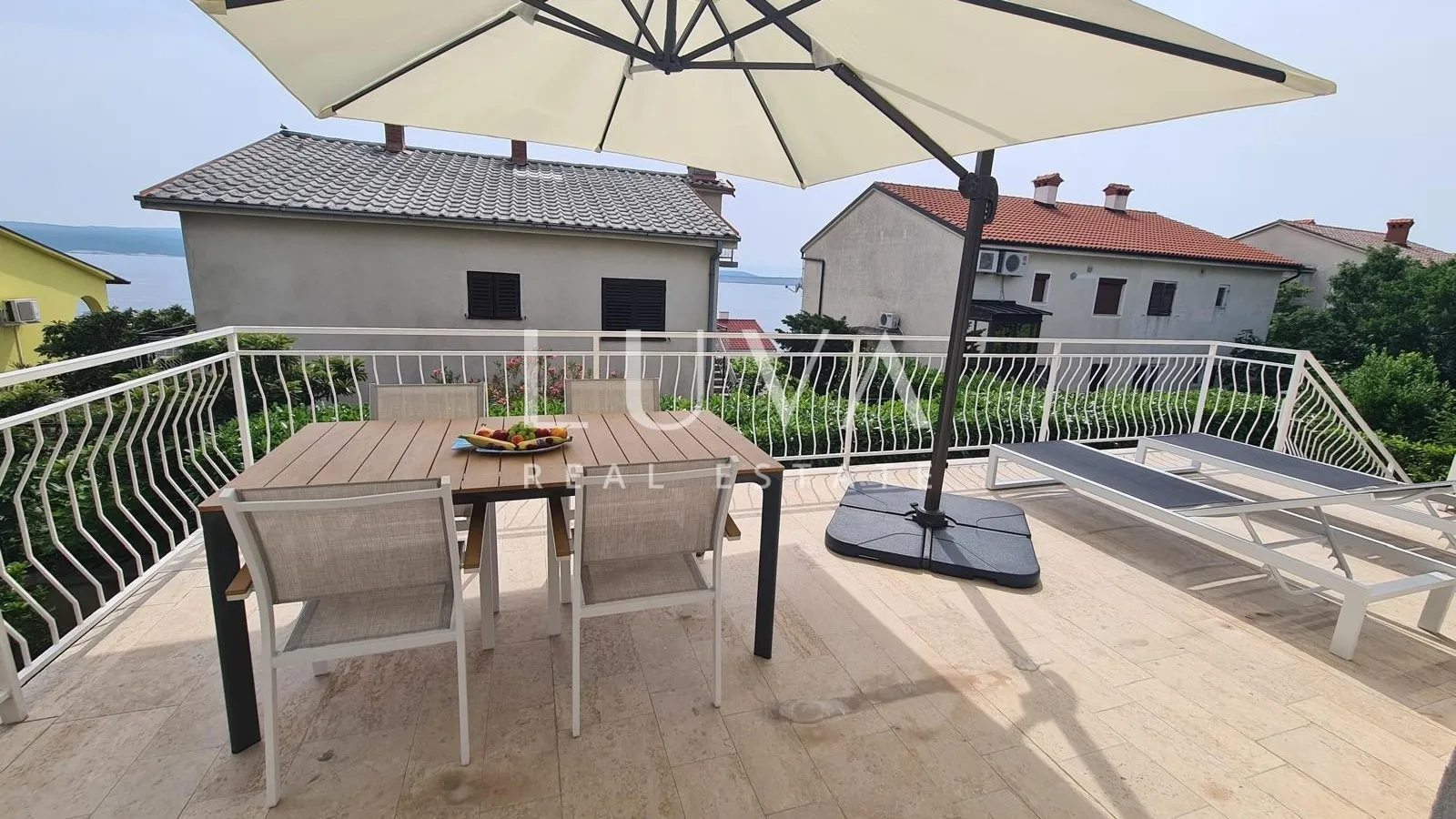 Dramalj, apartmanska kuća 300m2 na prodaju