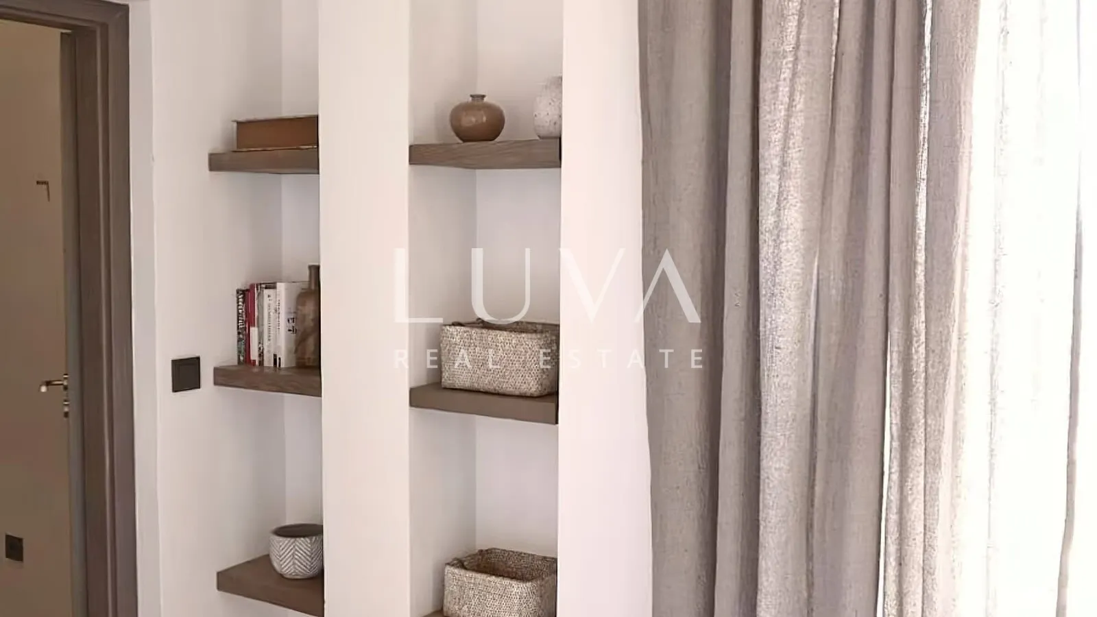 Vis, luksuzna vila s bazenom blizu mora na prodaju