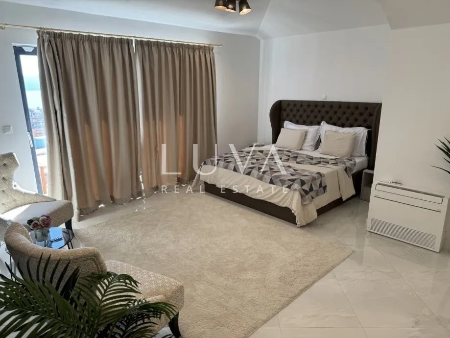 Selce, egzotična luksuzna vila 400m2 s predivnim pogledom na more