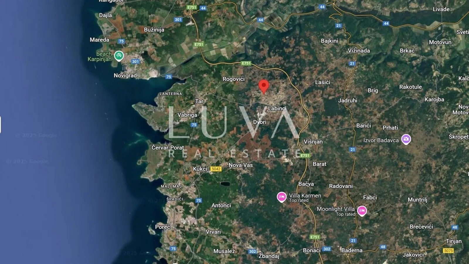 Kaštelir, Novigrad, Baugrundstück mit Baugenehmigung, 1.011 m²