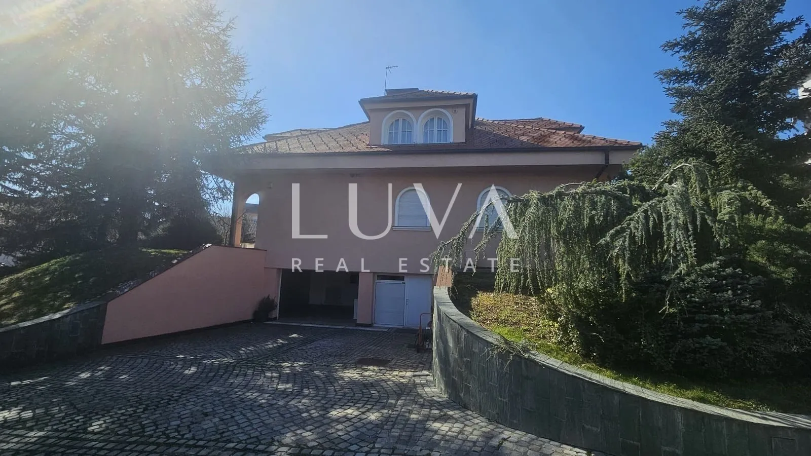 Zagreb, Gračani, luksuzno obiteljsko imanje, vila 810m2 na zemljištu 3.965m2
