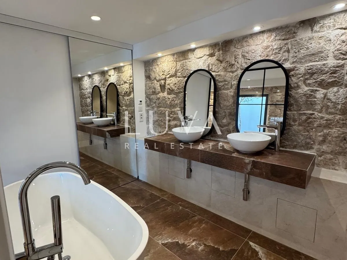 Šibenik, center, luxurious 150m² apartment with a sea view
