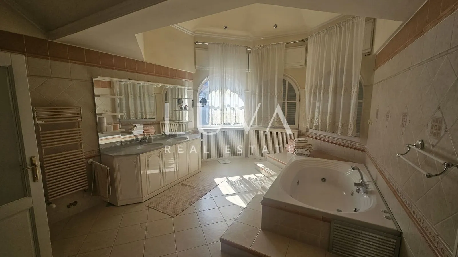 Zagreb, Gračani, luksuzno obiteljsko imanje, vila 810m2 na zemljištu 3.965m2