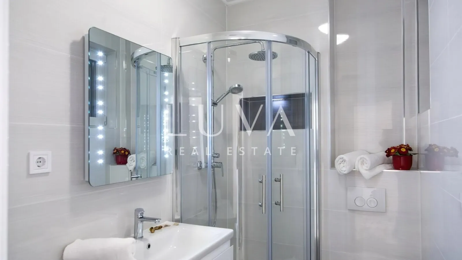 Pula, izvanredna apartmanska kuća s bazenom na prodaju