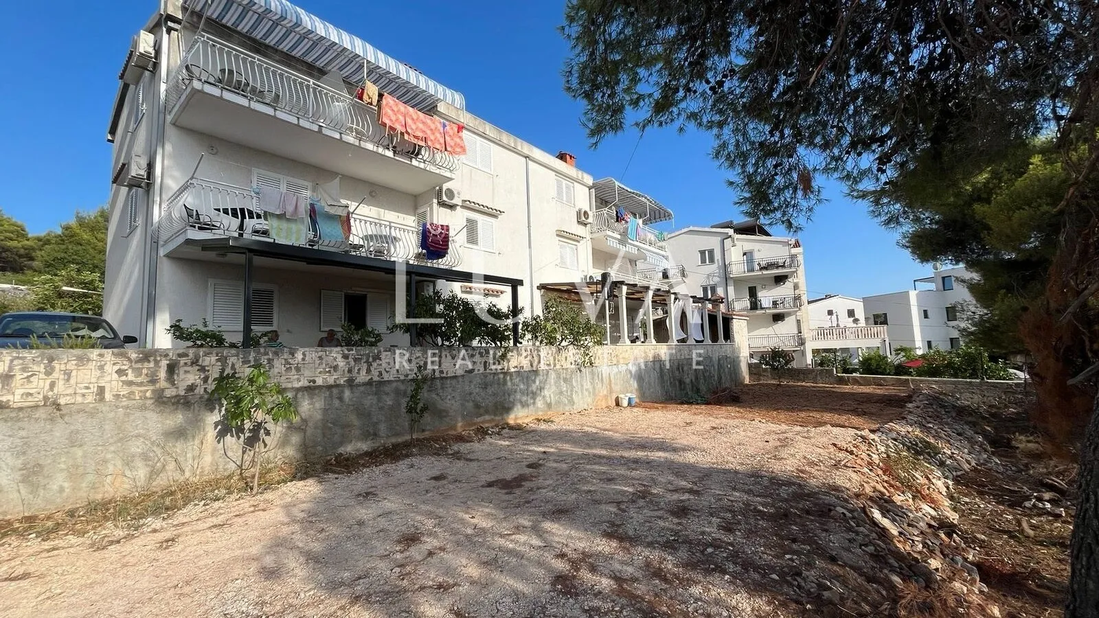 Čiovo, apartmanska kuća 540m2 s pogledom na more, prodaja